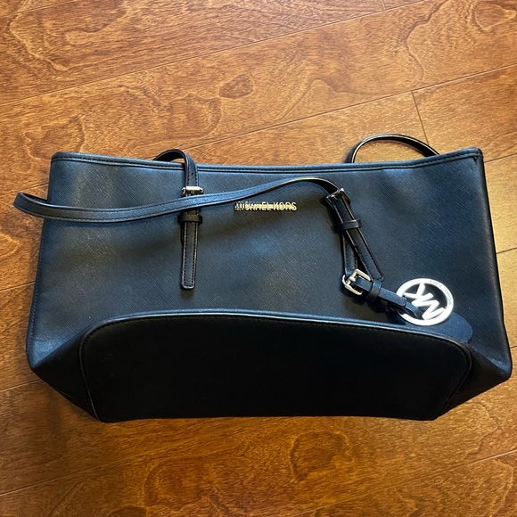 Micheal Kors Bag - Picture 1 of 5